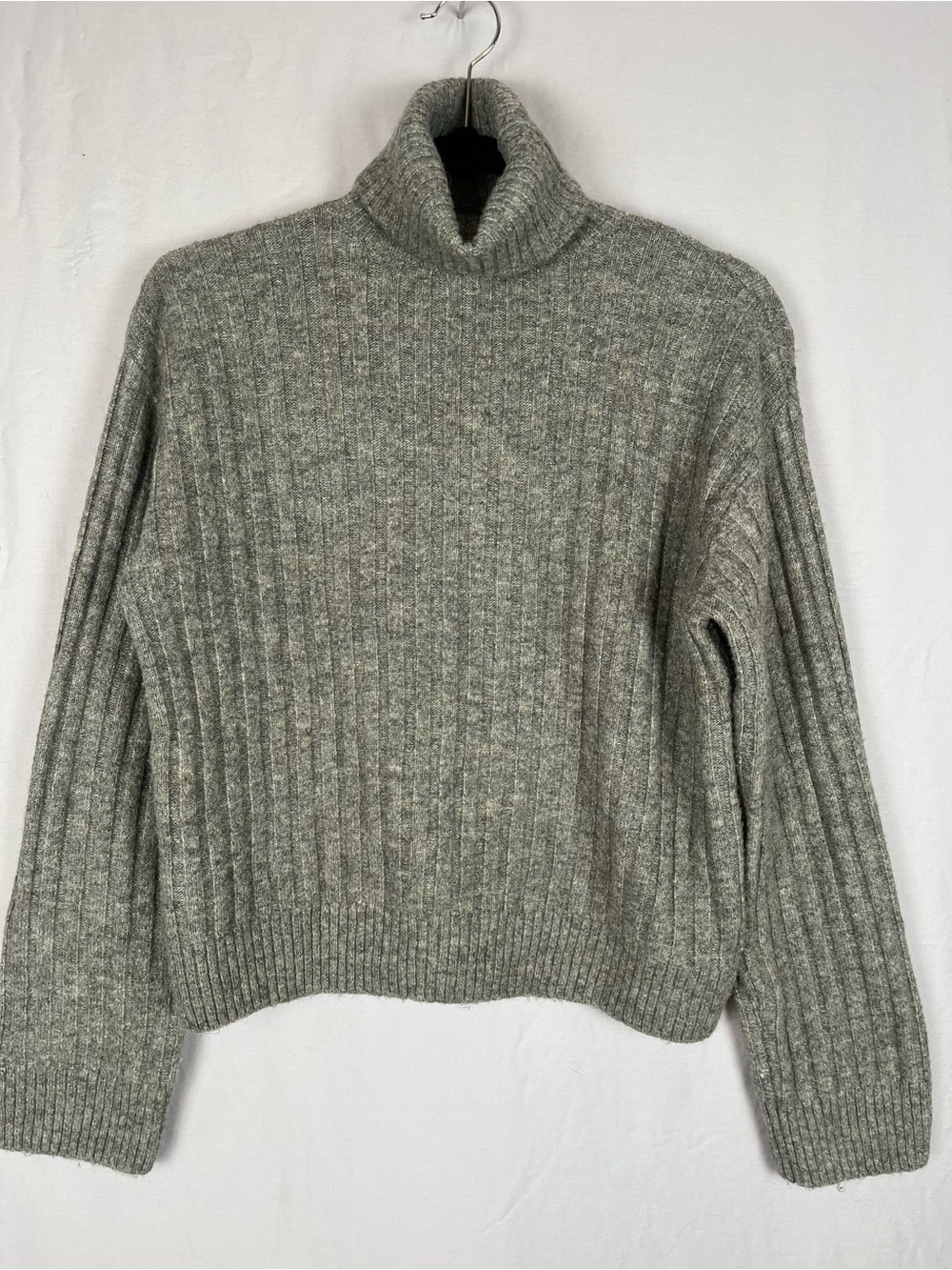 H&M Ribbed Knit Boxy Turtleneck Sweater Womens XS Grey Soft Cozy Relaxed Fall